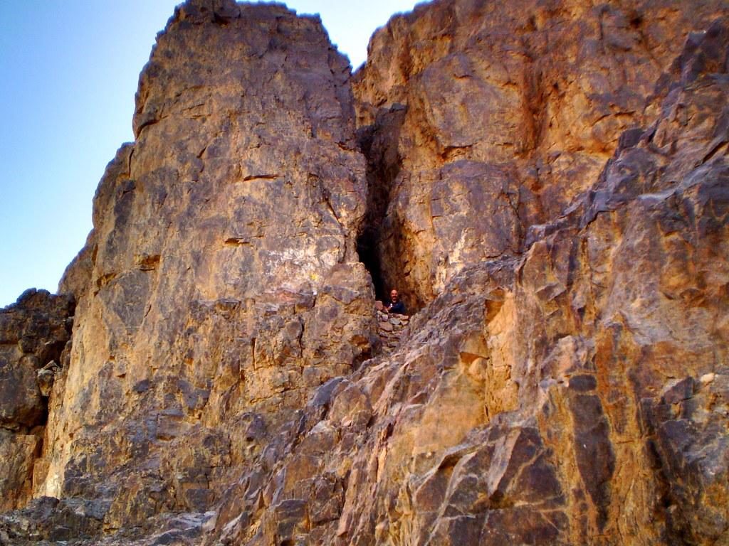 Places to Visit in Medina - Cave Uhud