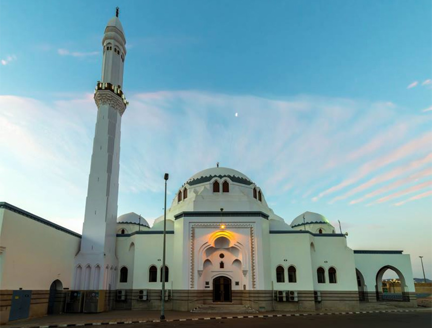 Places to Visit in Medina - Masjid Al Jummah Madinah